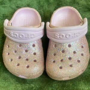 Light pink sparkly crocs 4c